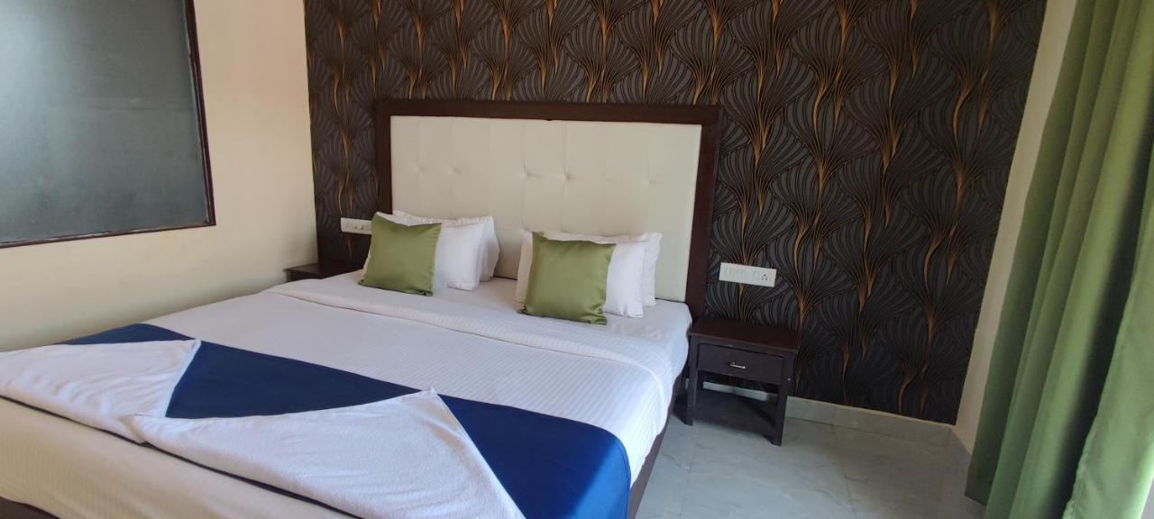 Royal Tulip Beach Cottages Arambol Bagian luar foto